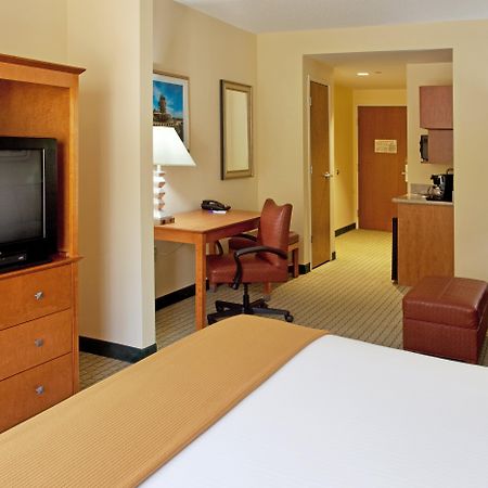 Holiday Inn Express Hotel & Suites Charleston - North By Ihg North Charleston Exterior photo
