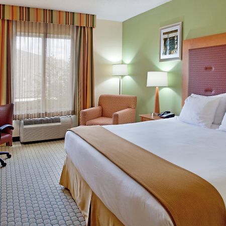 Holiday Inn Express Hotel & Suites Charleston - North By Ihg North Charleston Exterior photo