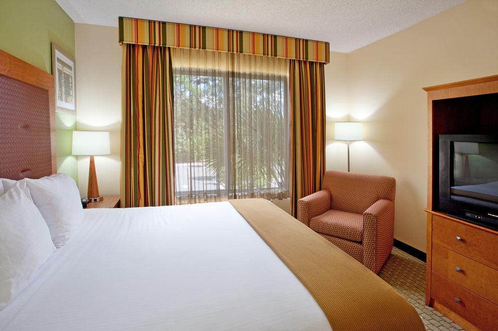Holiday Inn Express Hotel & Suites Charleston - North By Ihg North Charleston Exterior photo