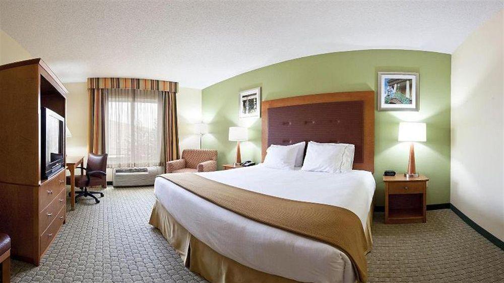 Holiday Inn Express Hotel & Suites Charleston - North By Ihg North Charleston Exterior photo