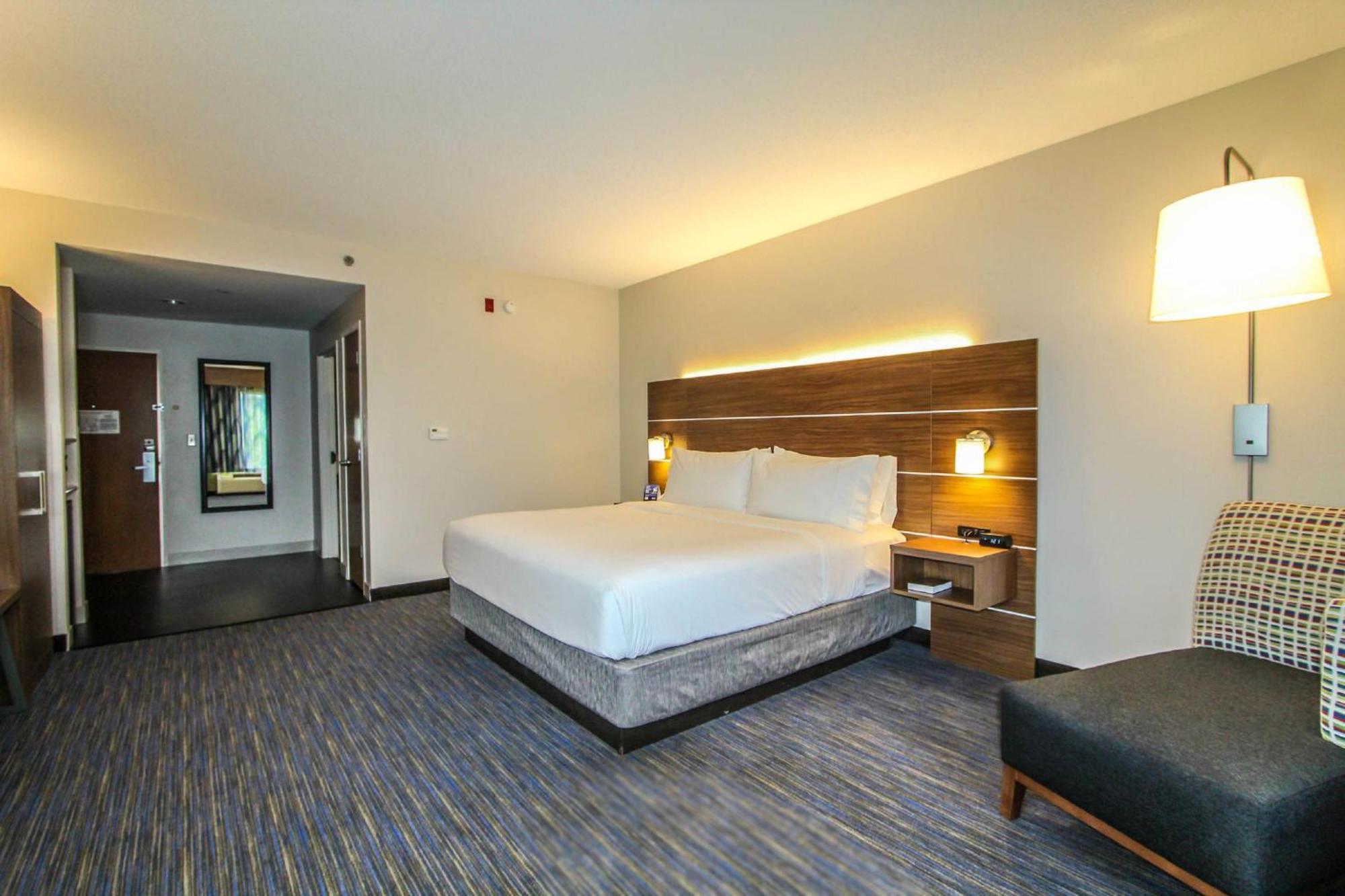 Holiday Inn Express Hotel & Suites Charleston - North By Ihg North Charleston Exterior photo
