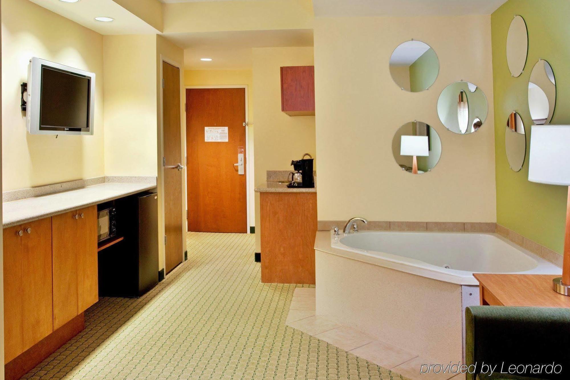 Holiday Inn Express Hotel & Suites Charleston - North By Ihg North Charleston Exterior photo